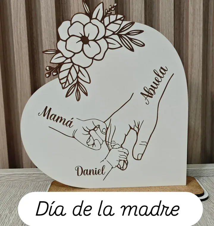 Corazón de madera grabado día de la madre